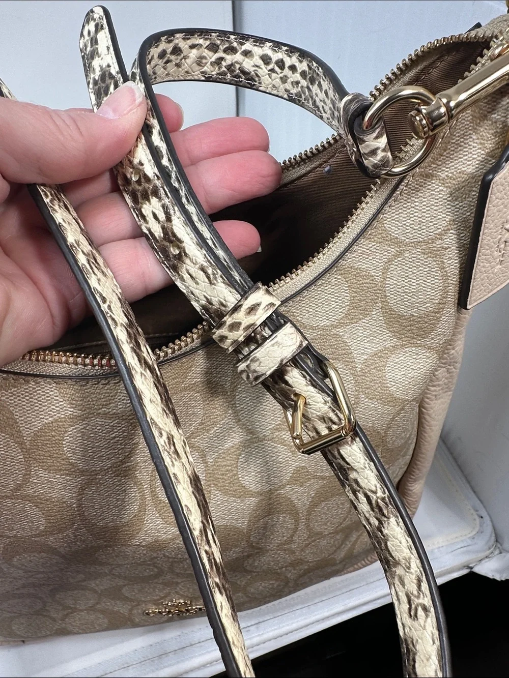 Coach Jules hobo